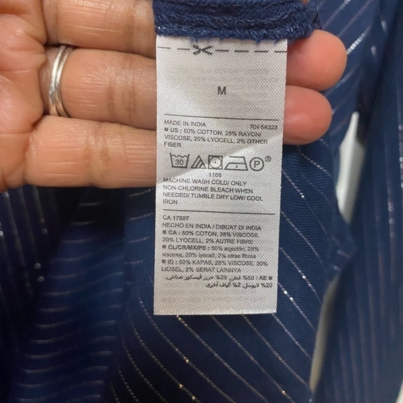 Women Medium Old Navy Long Sleeve Top Blue with Shiny Silver Stripes V-neck - Picture 9 of 10